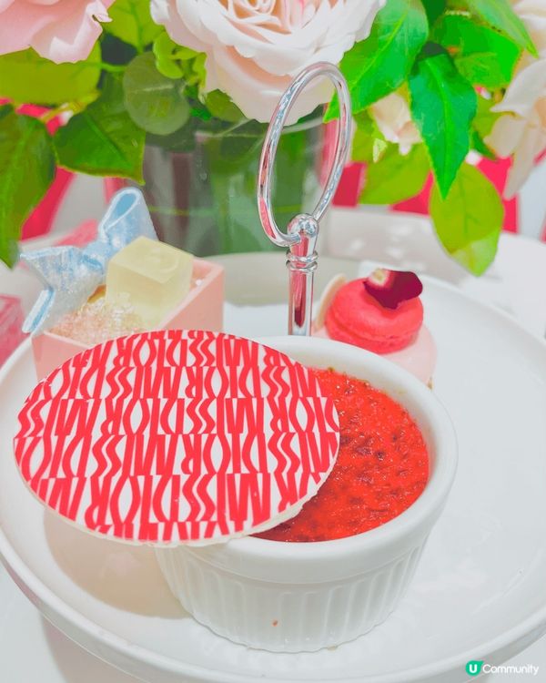 Fancy afternoon tea set 盡在Dior...