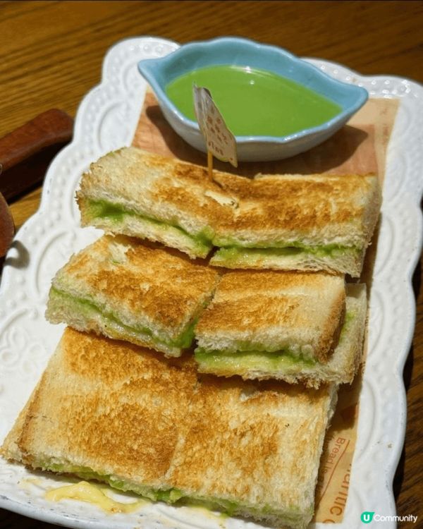 嘎莉泰•泰国菜  餐館的格調高雅,室內五彩斑斕的色彩讓人眼前...