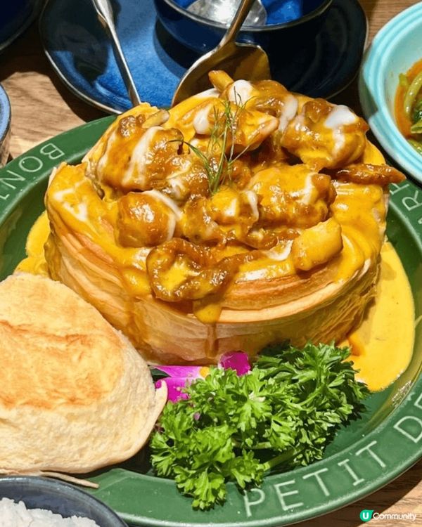 嘎莉泰•泰国菜  餐館的格調高雅,室內五彩斑斕的色彩讓人眼前...