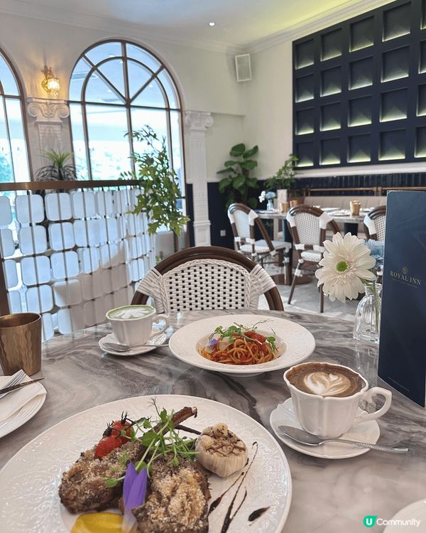 皇室堡依間royal inn 好靚?? 門口個噴水池已經好吸...