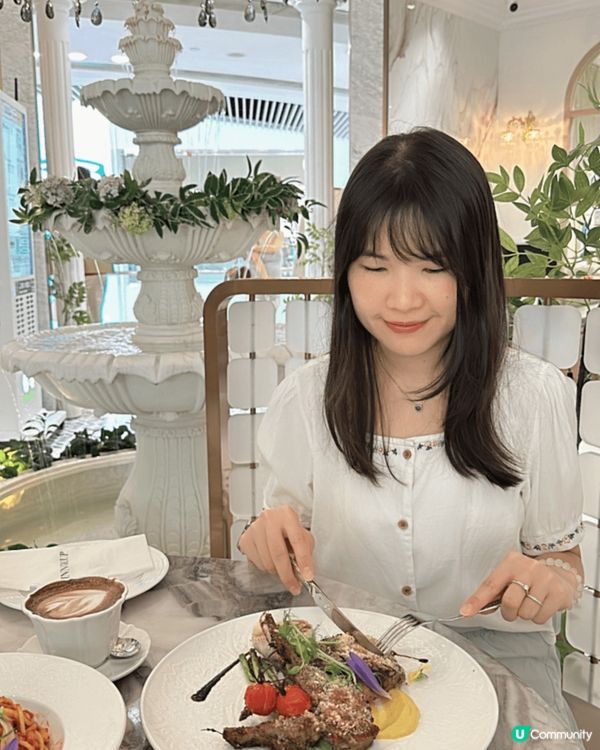 皇室堡依間royal inn 好靚?? 門口個噴水池已經好吸...