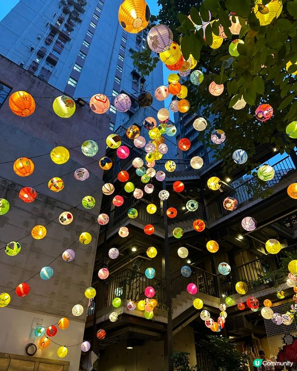 藍屋掛左好多燈籠呀！🏮