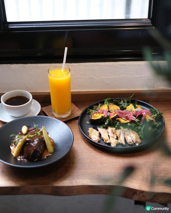 港大附近chill爆木系咖啡館☕  
西環必試紅