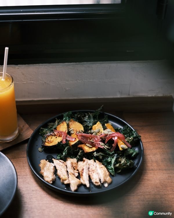 港大附近chill爆木系咖啡館☕  
西環必試紅