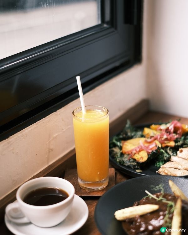 港大附近chill爆木系咖啡館☕  
西環必試紅