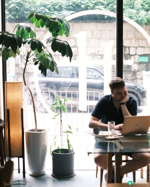 港大附近chill爆木系咖啡館☕  
西環必試紅