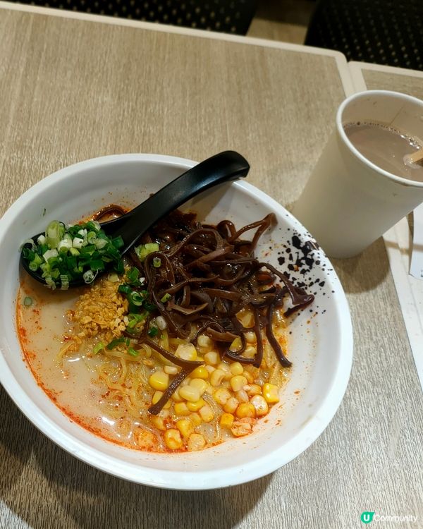 下午茶紅油抄手🥟 拉麵🍜 估唔到係超辣兼煎餃底！？😱