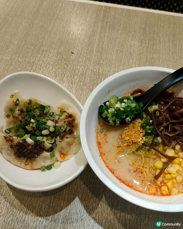 下午茶紅油抄手🥟 拉麵🍜 估唔到係超辣兼煎餃底！？😱