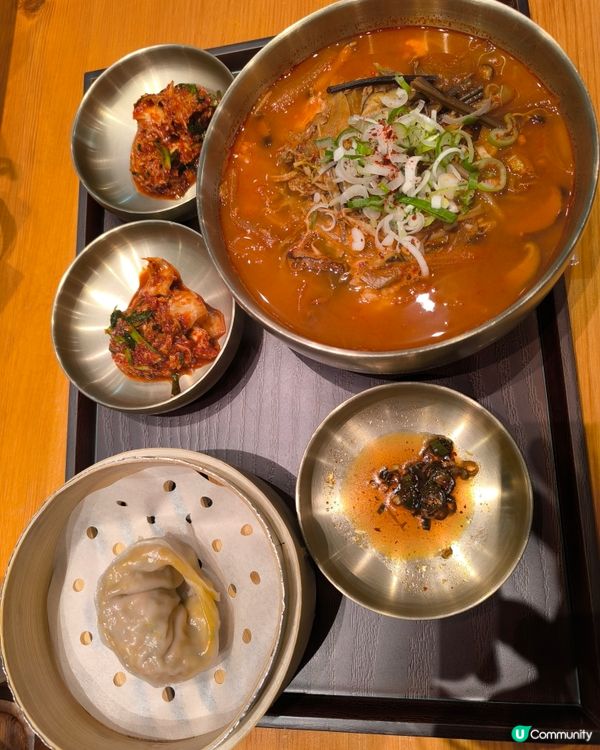 擺盤靚，人多，全部職員都差不多係韓國oppa，點知牛肉麵係似...