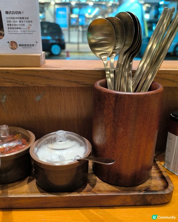 擺盤靚，人多，全部職員都差不多係韓國oppa，點知牛肉麵係似...