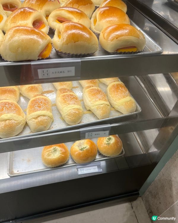 新鮮熱辣見住佢出爐嘅麵包🥖！