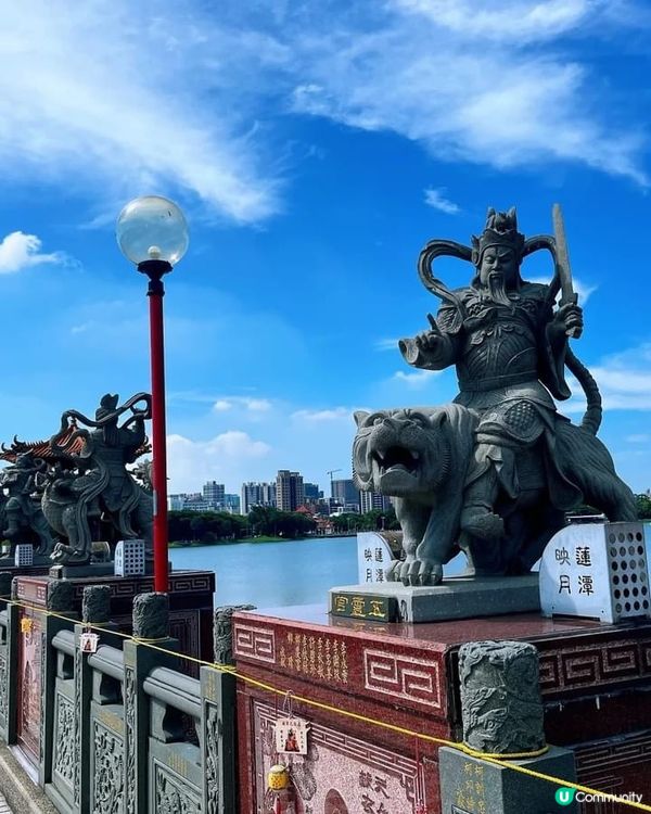 ## 蓮池潭美景，龍虎塔整修中 😭