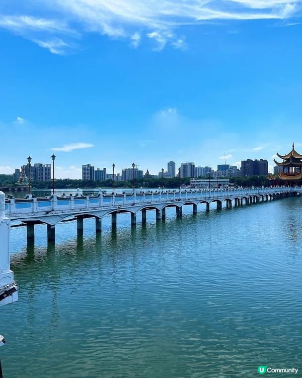 ## 蓮池潭美景，龍虎塔整修中 😭