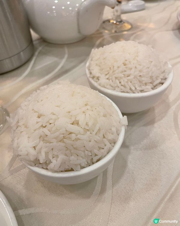 酒樓有很多抵食孖寶