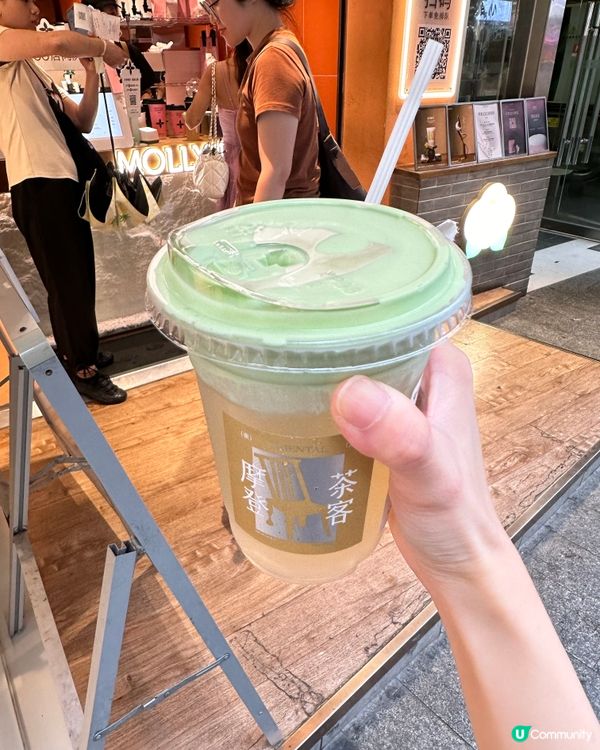 茉莉奶白出色手搖—開心果奶蓋茉莉椰青茶