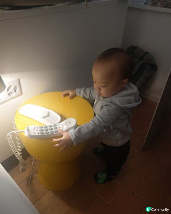 [德瑞法] 13個月嬰兒歐遊去: 瑞士抵埗。嬰兒很興奮。Zurich市中心