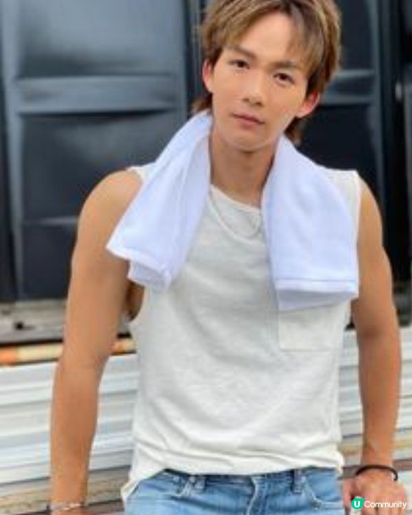 王智德 - 香港男歌手、香港跳唱組合MIRROR成員
