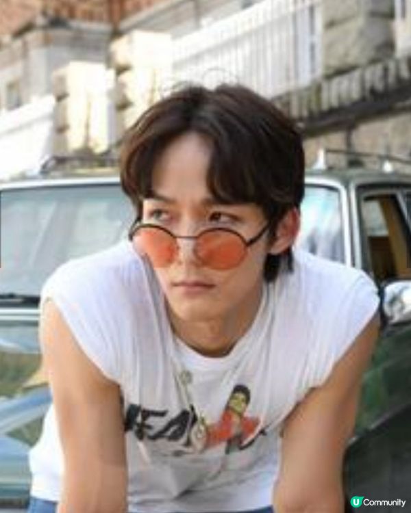 王智德 - 香港男歌手、香港跳唱組合MIRROR成員
