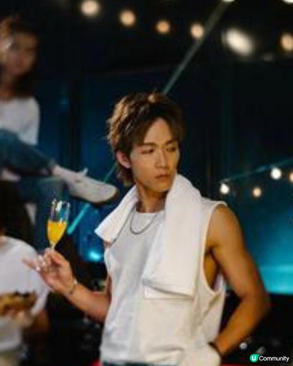 王智德 - 香港男歌手、香港跳唱組合MIRROR成員
