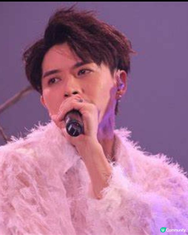 陳瑞輝 - 香港男歌手，香港跳唱組合MIRROR成員