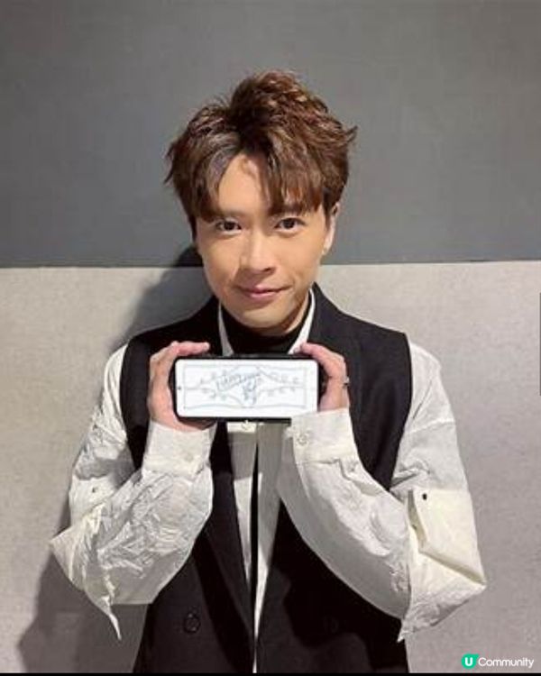 陳瑞輝 - 香港男歌手，香港跳唱組合MIRROR成員