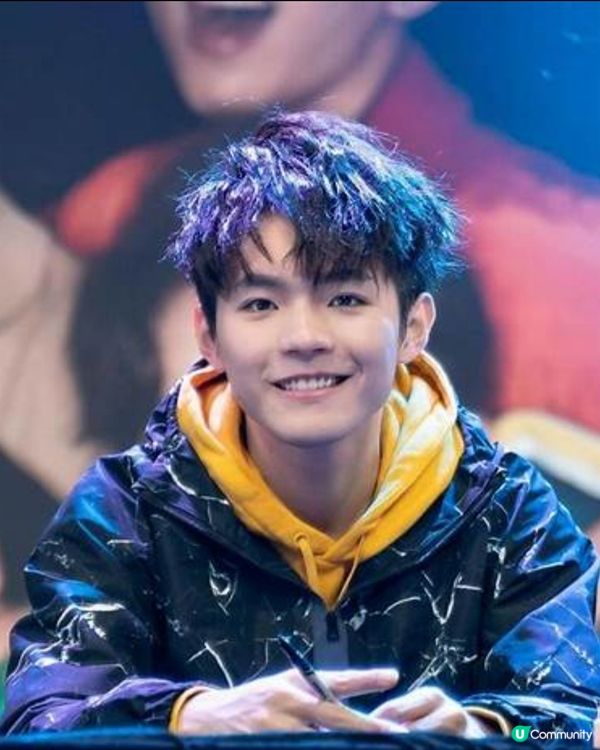 陳卓賢 - 香港男藝人、香港男子跳唱組合MIRROR成員
