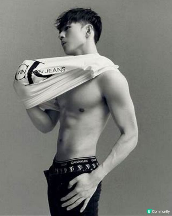 陳卓賢 - 香港男藝人、香港男子跳唱組合MIRROR成員
