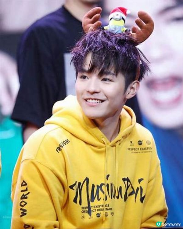 陳卓賢 - 香港男藝人、香港男子跳唱組合MIRROR成員
