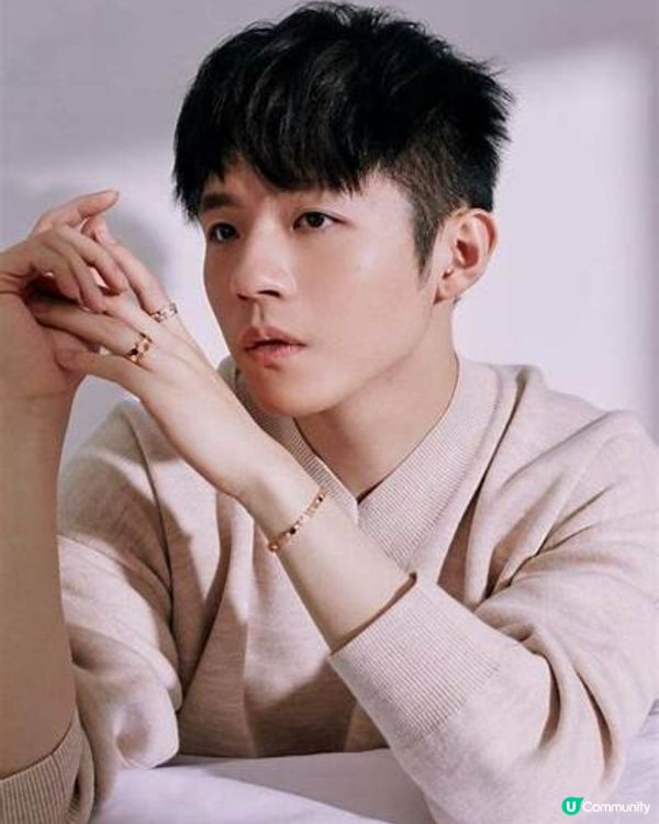 陳卓賢 - 香港男藝人、香港男子跳唱組合MIRROR成員
