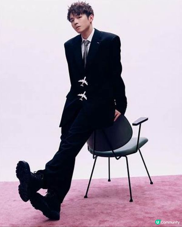 陳卓賢 - 香港男藝人、香港男子跳唱組合MIRROR成員
