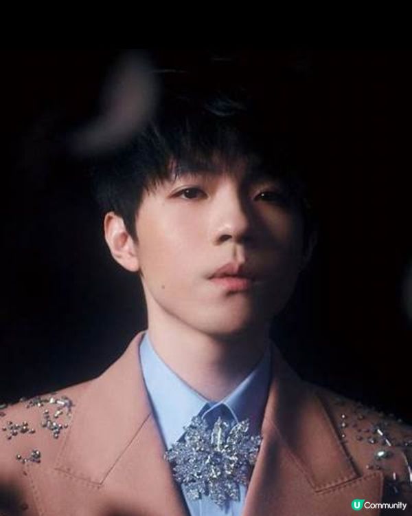 陳卓賢 - 香港男藝人、香港男子跳唱組合MIRROR成員
