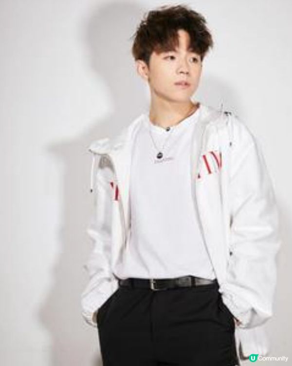 陳卓賢 - 香港男藝人、香港男子跳唱組合MIRROR成員
