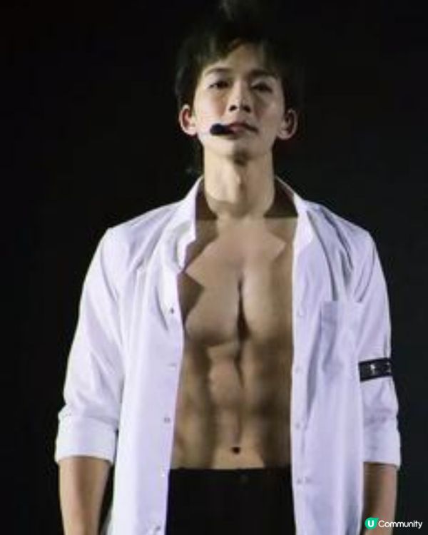 王智德 - 香港男歌手、香港跳唱組合MIRROR成員
