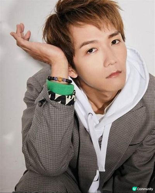 王智德 - 香港男歌手、香港跳唱組合MIRROR成員
