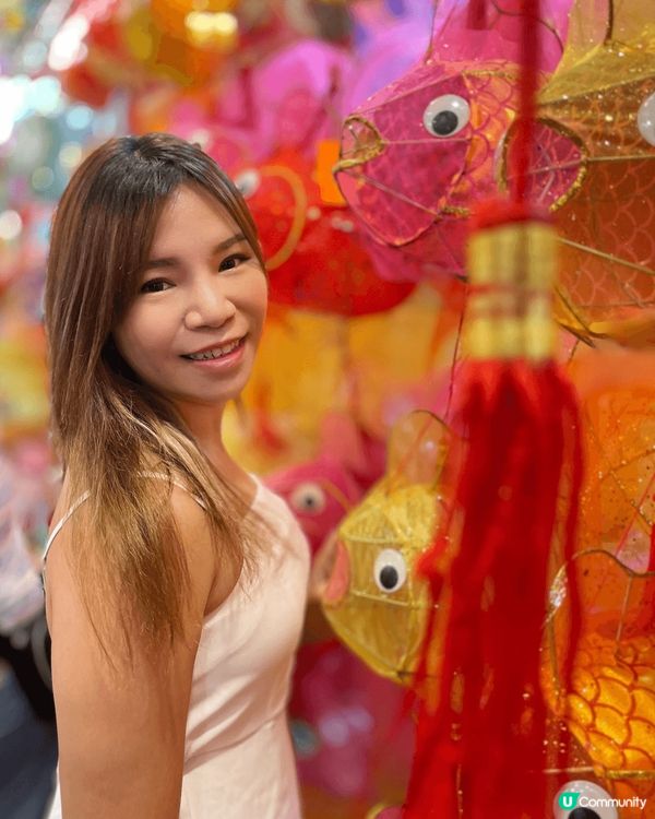 每逢中秋節，元朗大橋街街市入面都會出現一條燈籠街吸引唔少市民...