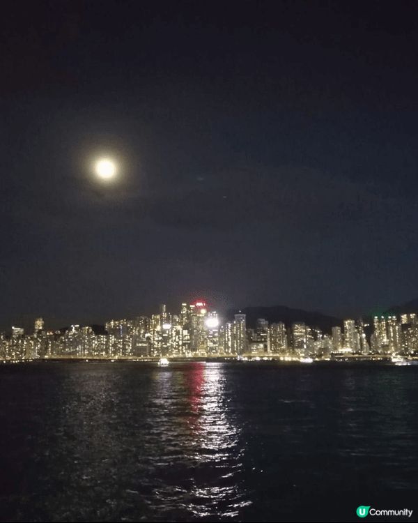 尖沙咀海旁觀光並到太空館賞月, 非常寫意,非常chill, ...