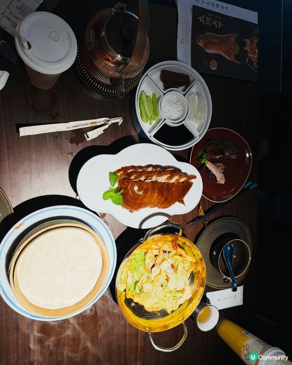 大河上下現場燒?片皮鴨真係好出色，塊皮好似食緊燒鵝咁爆油又脆...