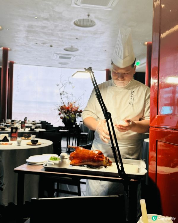 大河上下現場燒?片皮鴨真係好出色，塊皮好似食緊燒鵝咁爆油又脆...