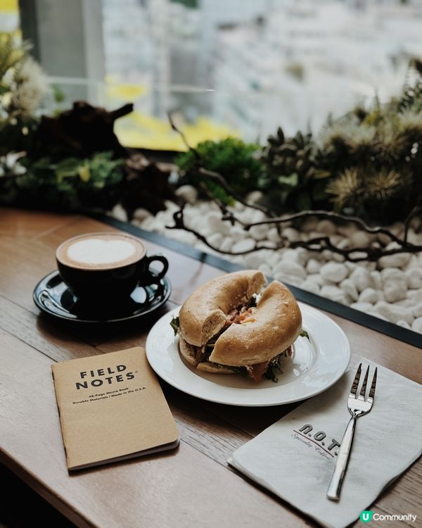 銅鑼灣一間可以坐耐少少既cafe  ꙳𖥧˖* 