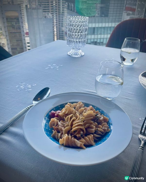 慶生必訪餐廳！打卡超靚鏡面樓梯❤️