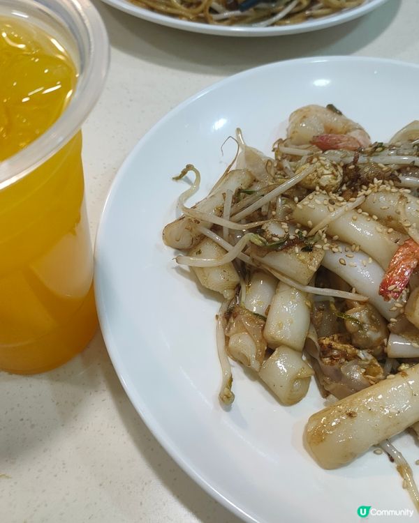 有鑊氣海鮮炒腸粉，連橙 & 百香果汁😋