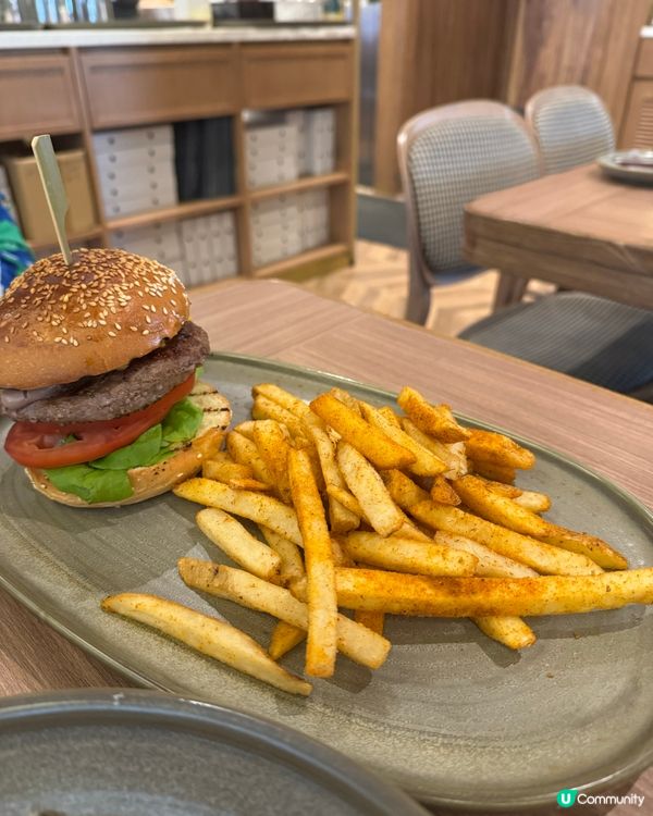 大集團旗下的餐廳,這間餐廳算是菜這個商場價錢易於接受,主打西...