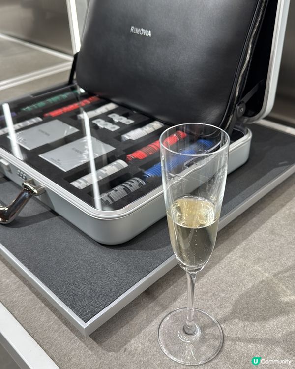 Rimowa 銅鑼灣旗艦店,去旅行拿這品牌的行李箱,實用又美...