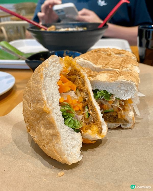 第一郡係位於油麻地嘅一間越南餐廳，價錢