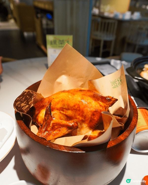 主打新派浙江菜的綠茶餐廳開左係銅鑼灣希慎廣場，裝修古色古香，...