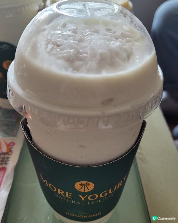 More yogurt岩鹽椰子牛油果乳酪奶昔