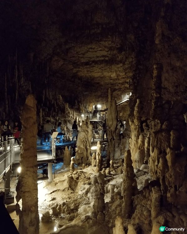 日本沖繩；玉泉洞-大自然嘅景象變成一個藝術館，街頭商店 at...