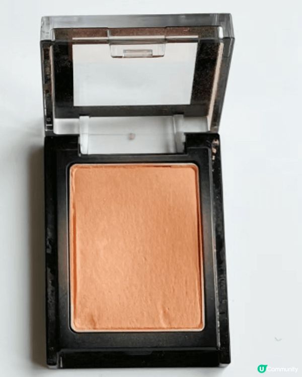 腮红不仅可以提升气色还有修饰脸型的作用让整个妆容更有层次感。...