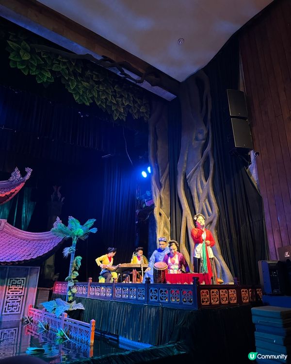 ❃越南傳統藝術表演,看着表演者隨着鼓,木鈴等樂器演奏傳統越南...