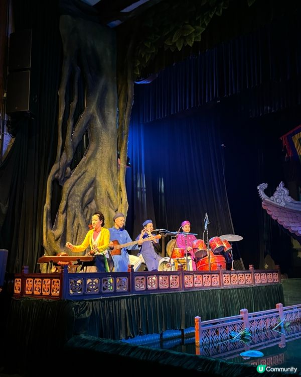 ❃越南傳統藝術表演,看着表演者隨着鼓,木鈴等樂器演奏傳統越南...